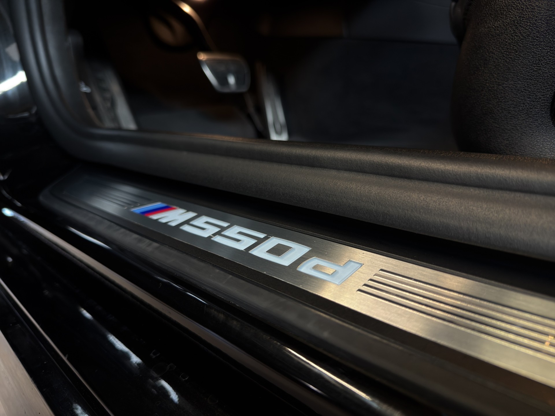 BMW M550d xDrive Steptronic-image-15