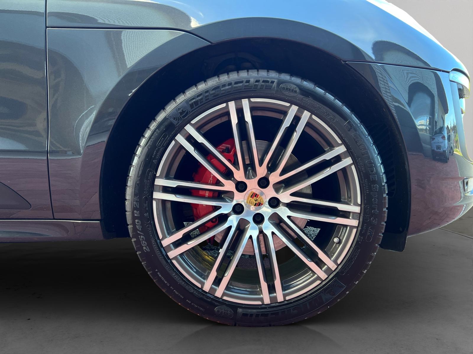 PORSCHE Macan GTS PDK-image-10