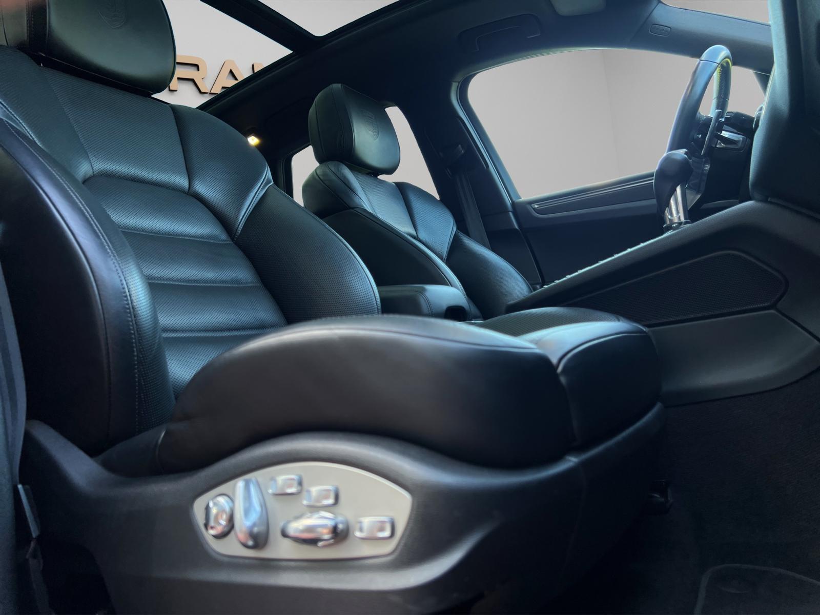 PORSCHE Macan GTS PDK-image-12