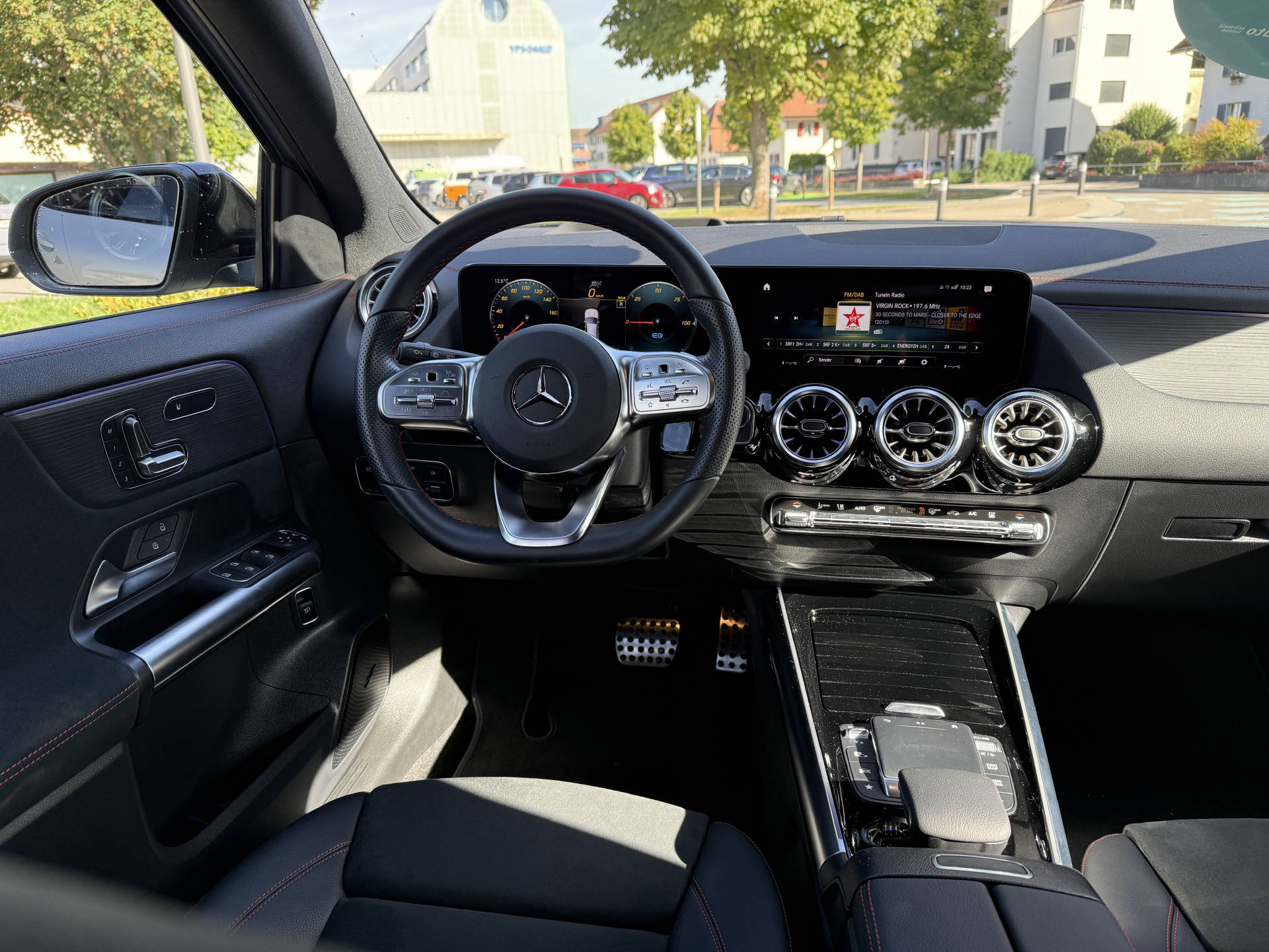 MERCEDES-BENZ EQA 350 AMG Line 4matic-image-4
