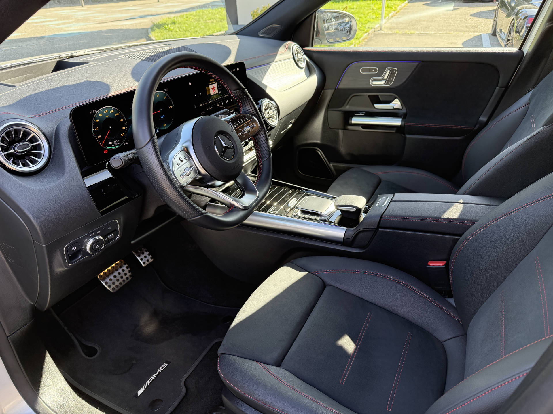 MERCEDES-BENZ EQA 350 AMG Line 4matic-image-3