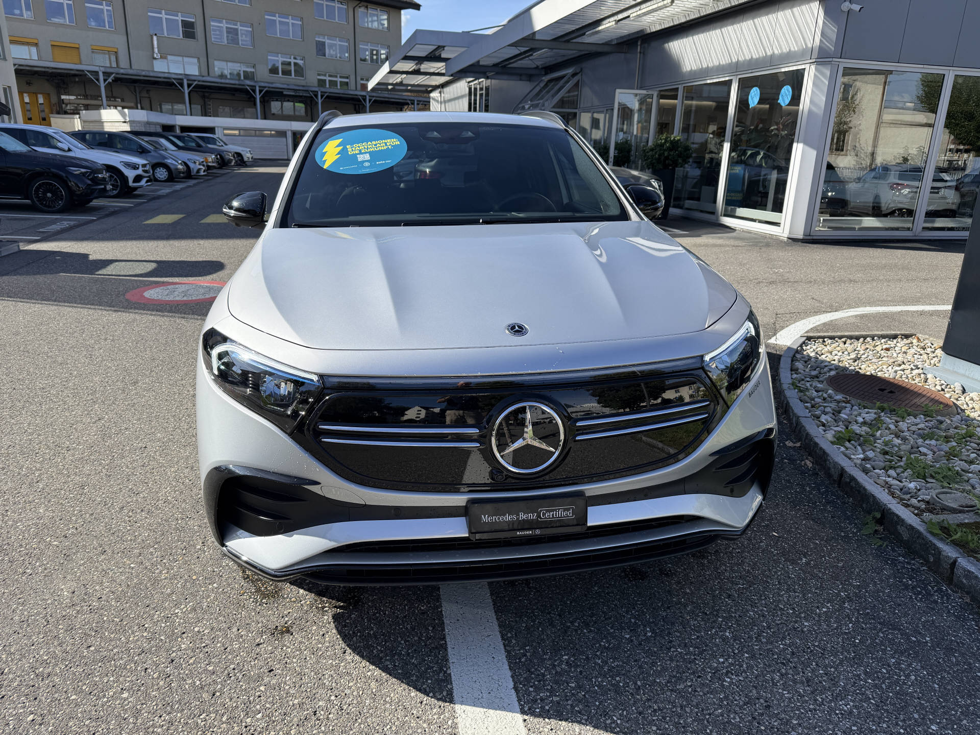 MERCEDES-BENZ EQA 350 AMG Line 4matic-image-1