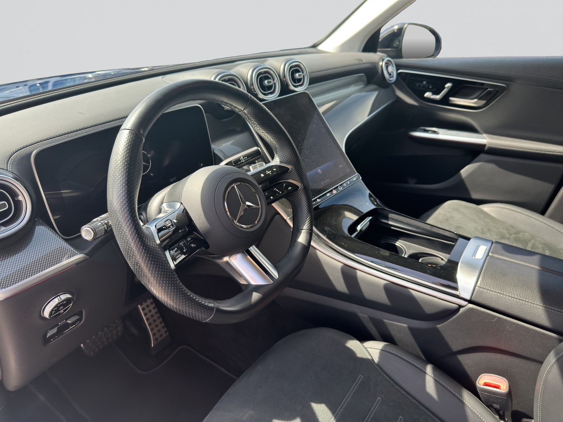 MERCEDES-BENZ GLC 220 d 4Matic AMG Line Night 9G-Tronic-image-5