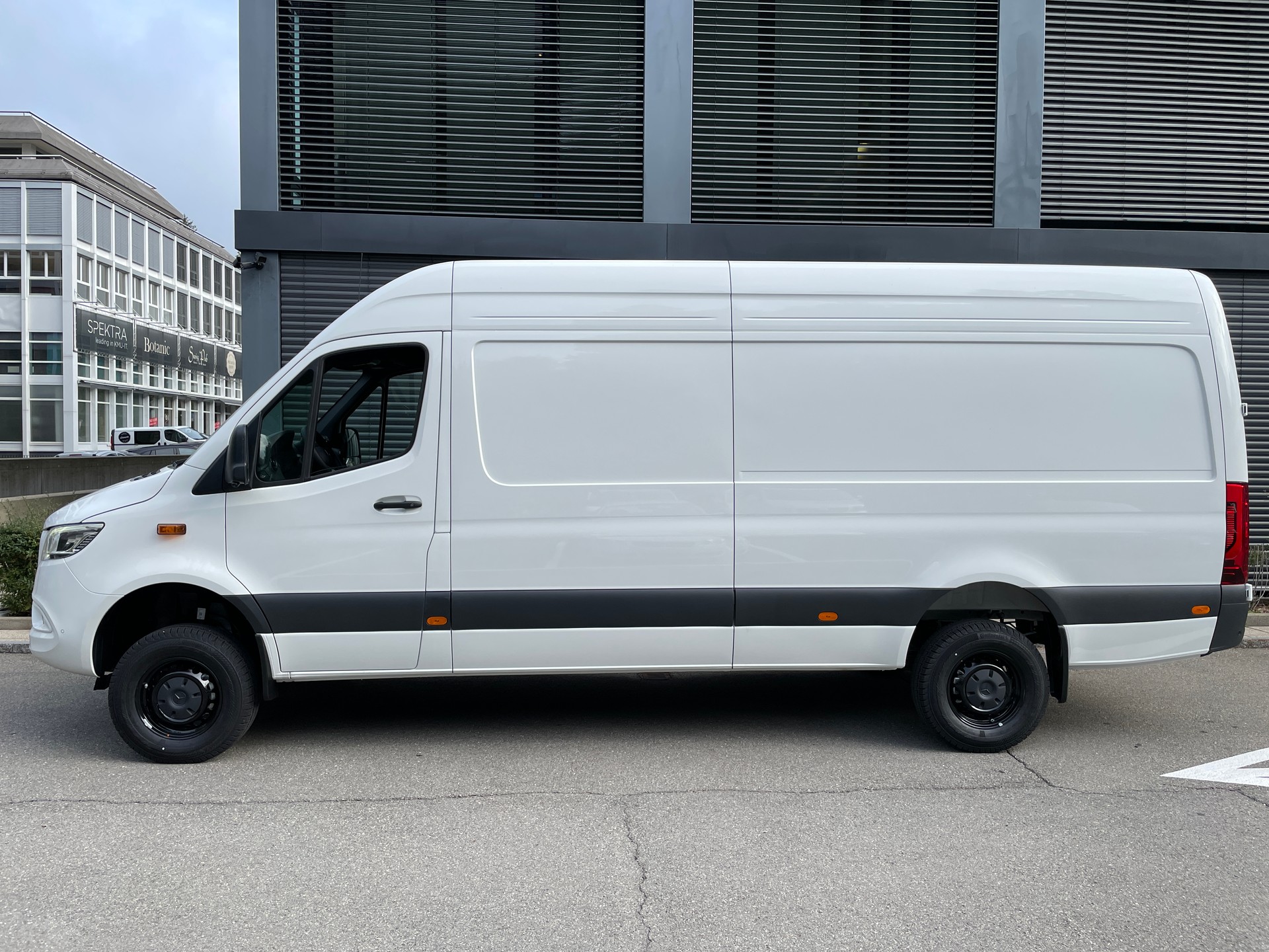 MERCEDES-BENZ Sprinter 319 CDI Lang 9G-TRONIC 4x4 ALLRAD-image-1
