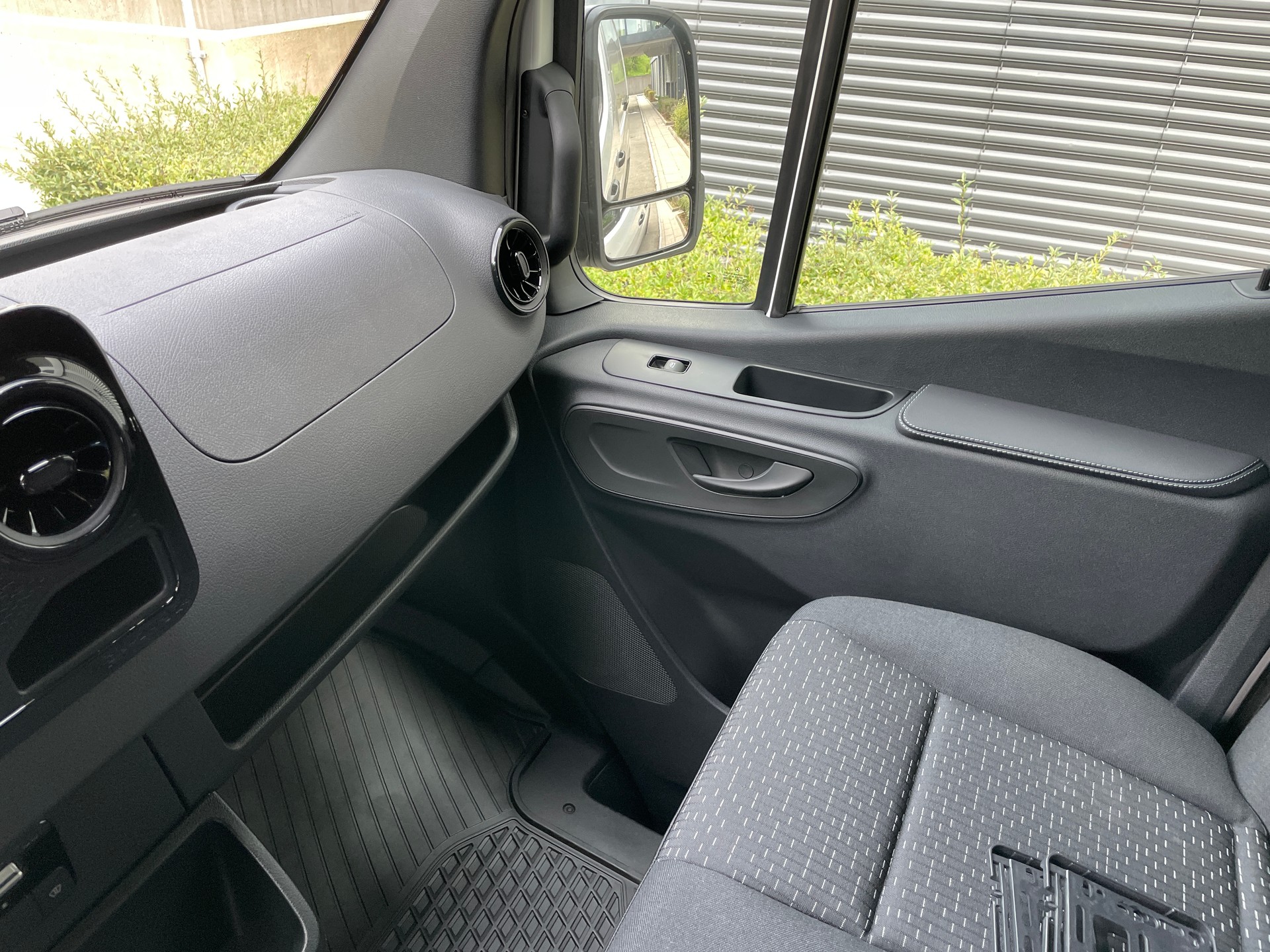 MERCEDES-BENZ Sprinter 319 CDI Lang 9G-TRONIC 4x4 ALLRAD-image-19