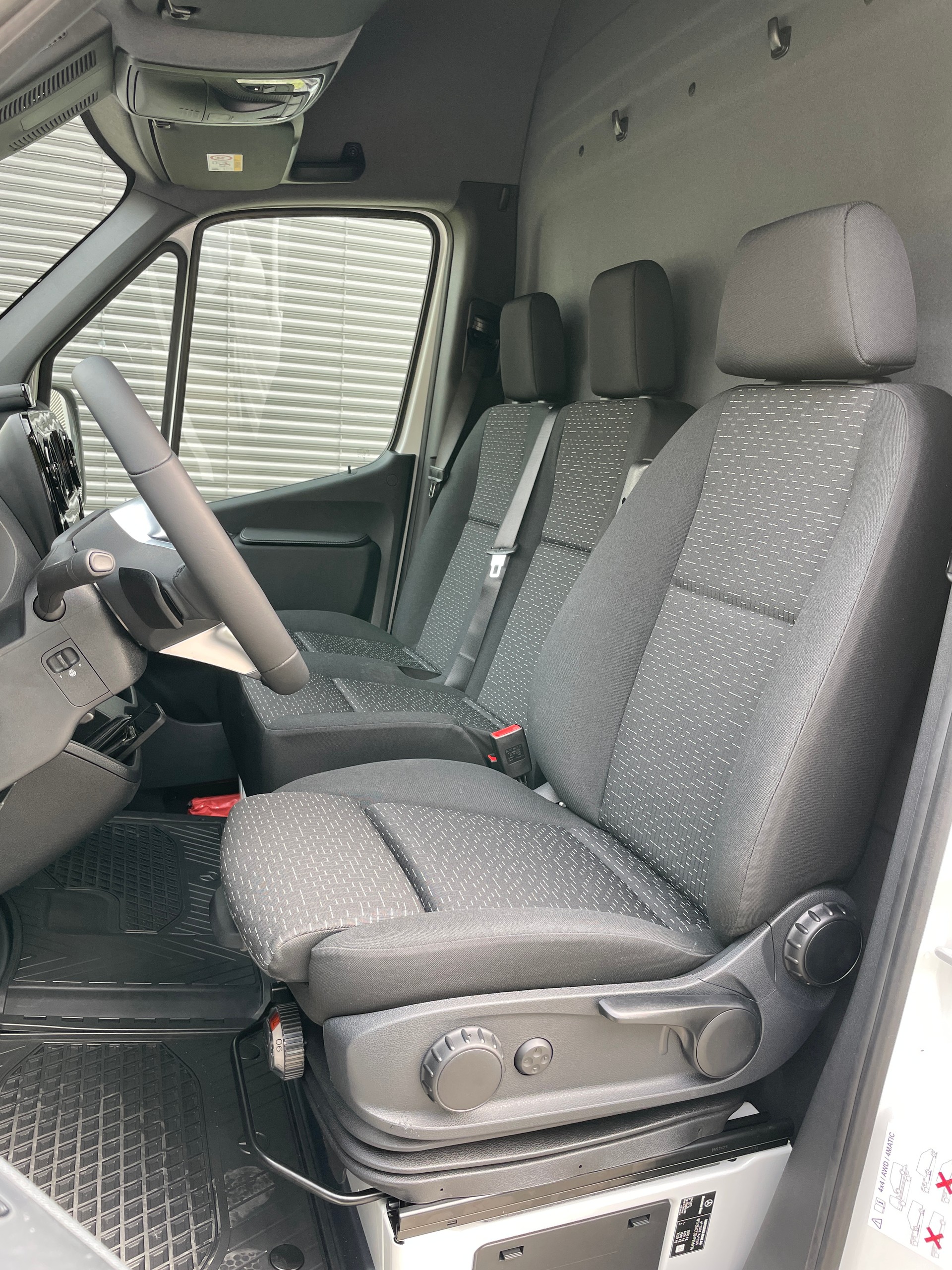 MERCEDES-BENZ Sprinter 319 CDI Lang 9G-TRONIC 4x4 ALLRAD-image-13