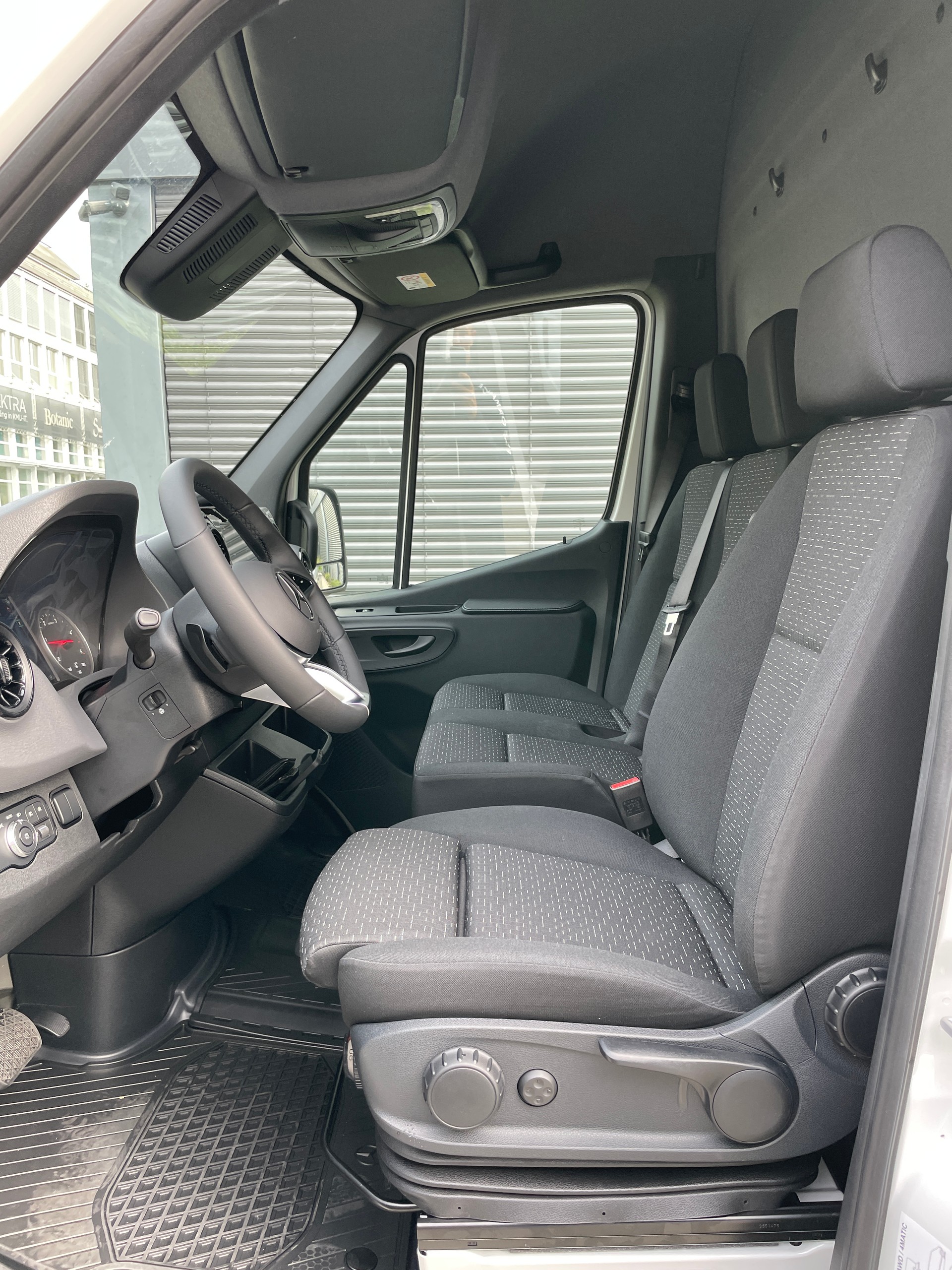 MERCEDES-BENZ Sprinter 319 CDI Lang 9G-TRONIC 4x4 ALLRAD-image-12
