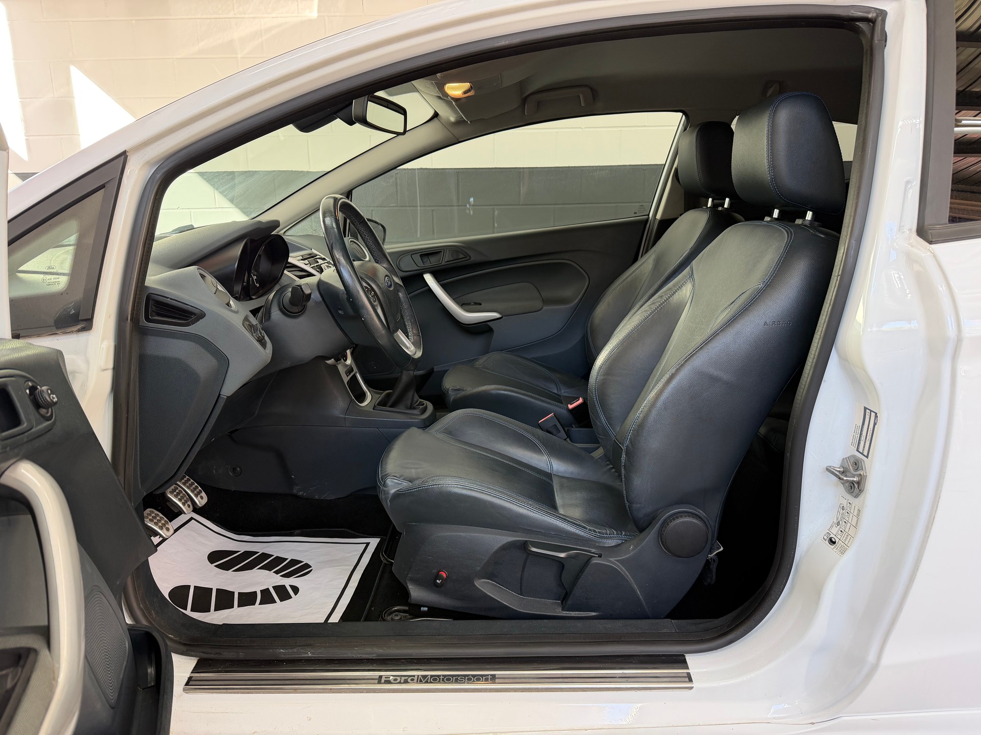 FORD Fiesta 1.6 16V Sport+ //NEU AB MFK!-image-6