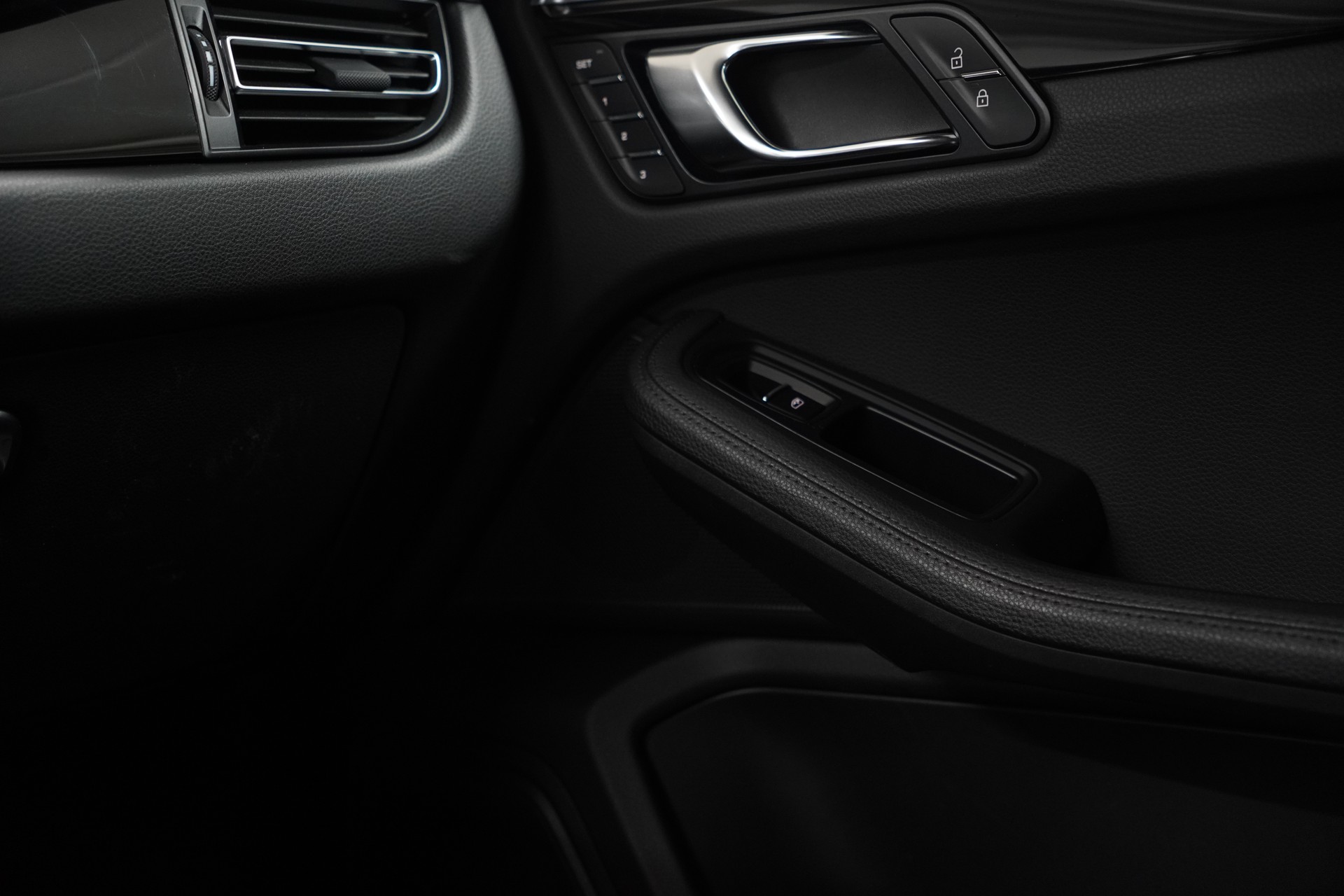 PORSCHE Macan S PDK-image-17