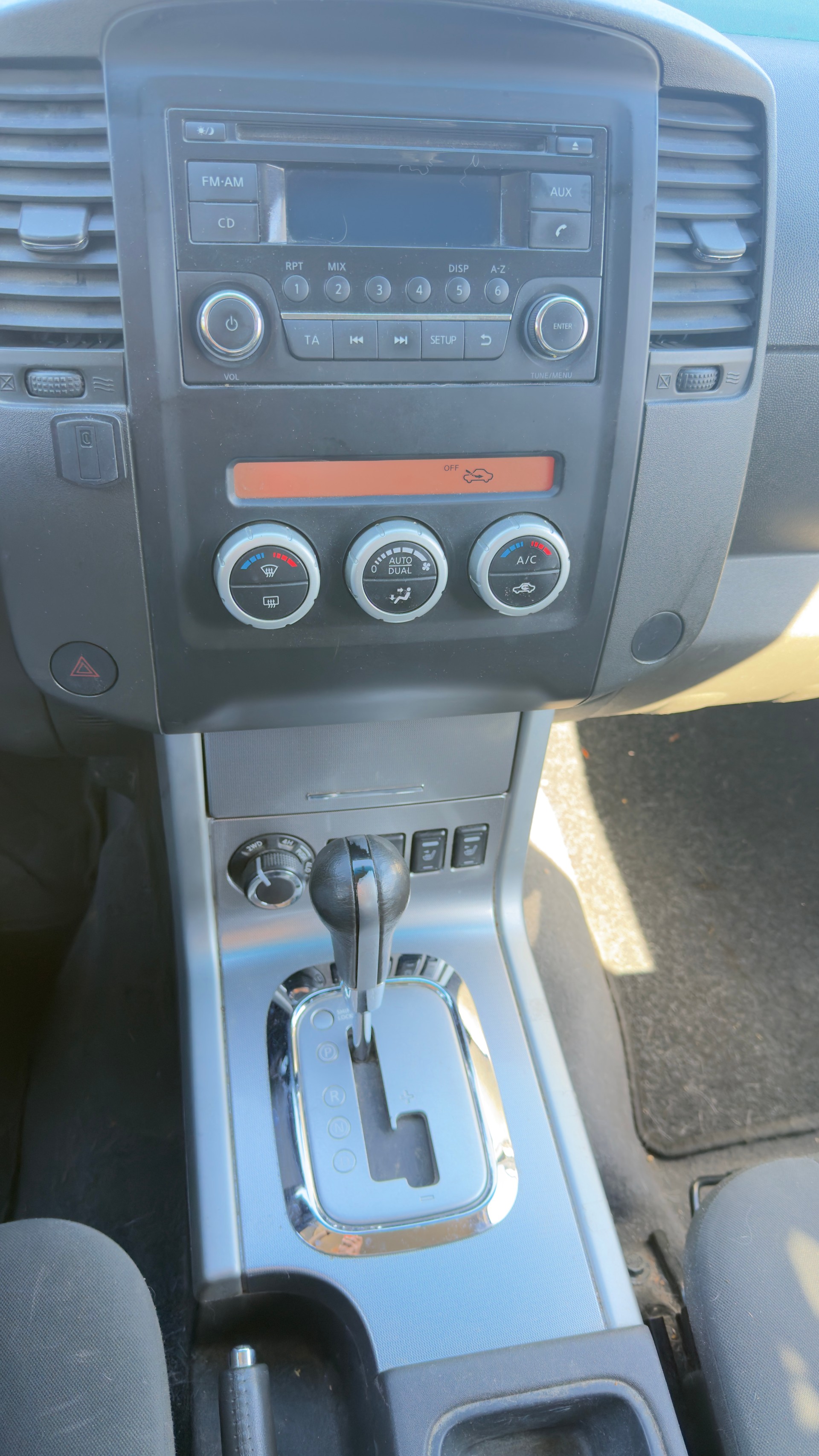 NISSAN Navara Double Cab LE 2.5 dCi 4WD LB Automat-image-9