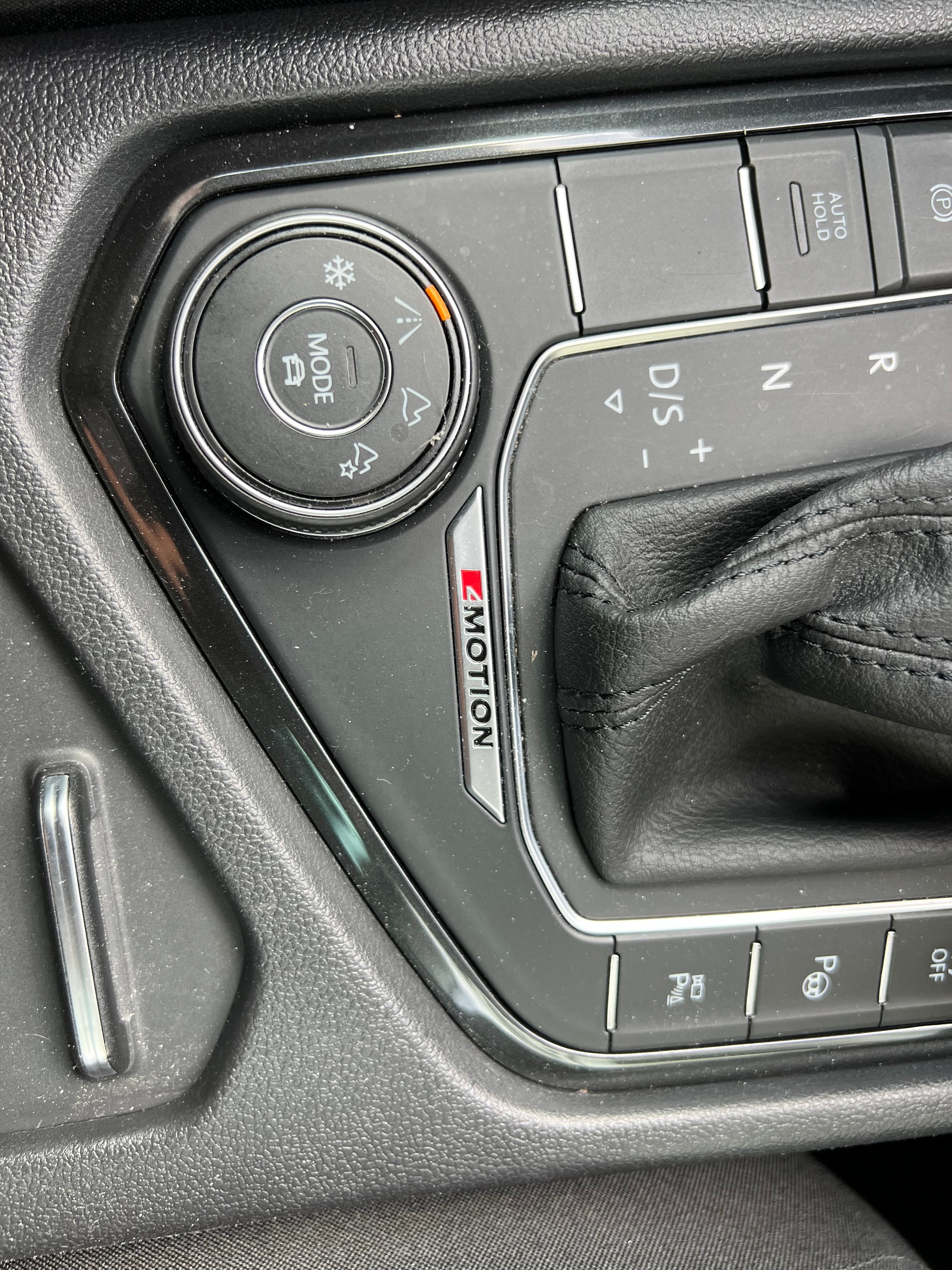 VW Tiguan 2.0TSI Highline R-Line 4x4 DSG *** Anhängerkupplung 2500 kg. * frisch ab MFK * 12 / 24 Mt. Garantie möglich **-image-21