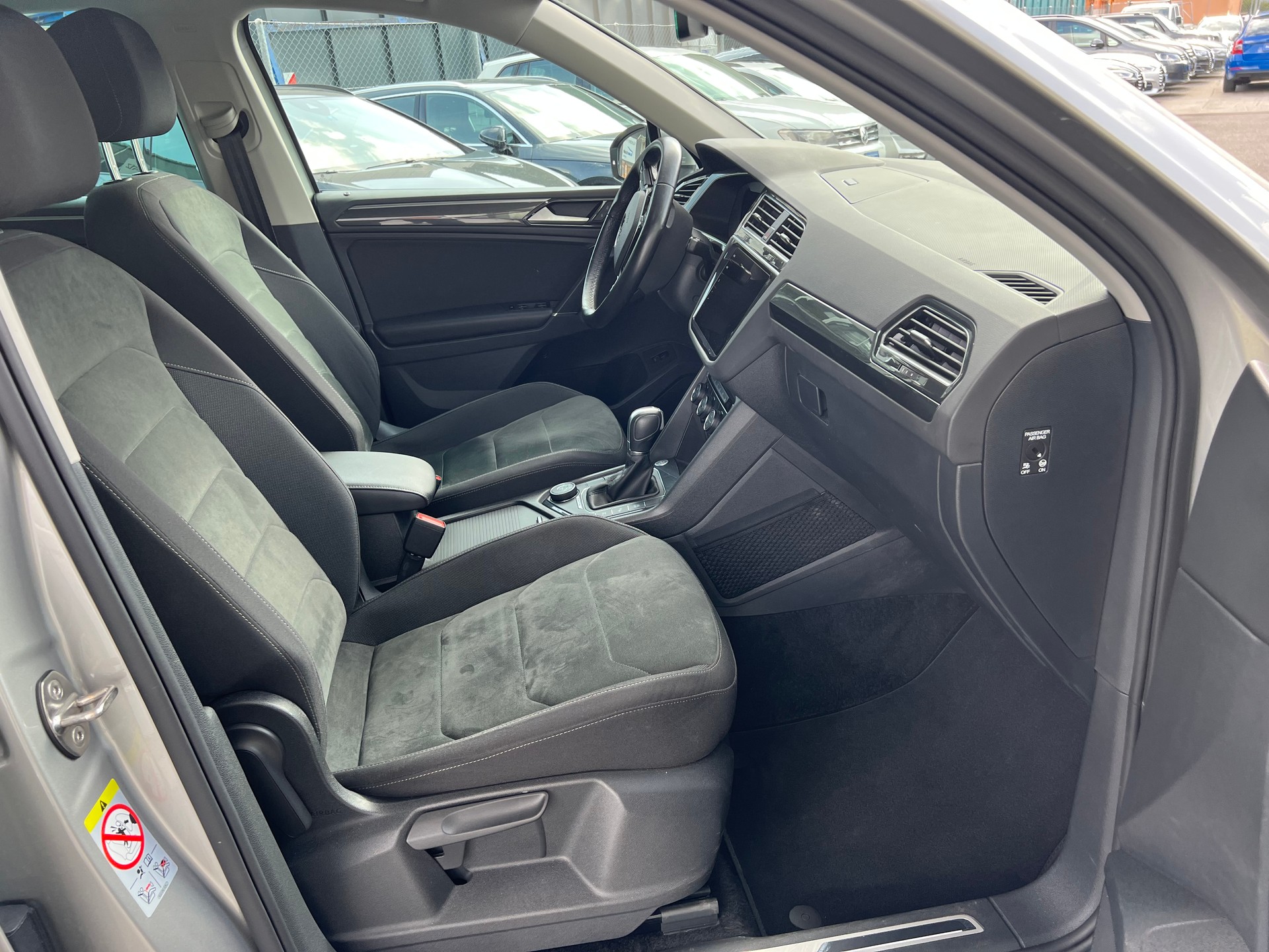 VW Tiguan 2.0TSI Highline R-Line 4x4 DSG *** Anhängerkupplung 2500 kg. * frisch ab MFK * 12 / 24 Mt. Garantie möglich **-image-13