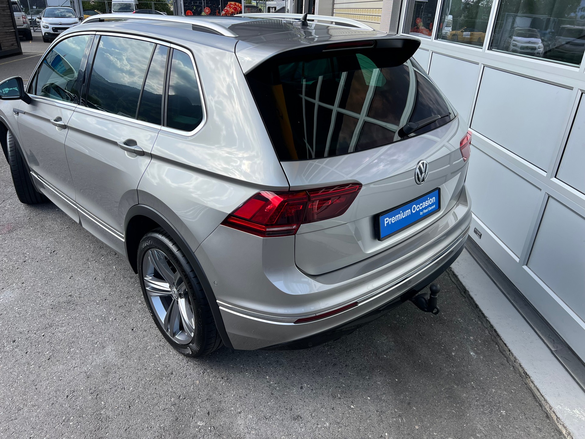 VW Tiguan 2.0TSI Highline R-Line 4x4 DSG *** Anhängerkupplung 2500 kg. * frisch ab MFK * 12 / 24 Mt. Garantie möglich **-image-4