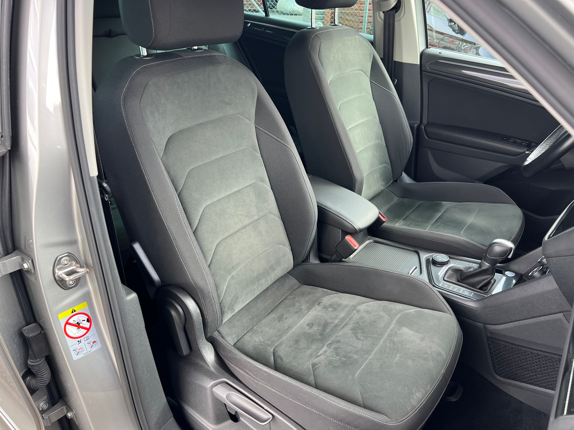 VW Tiguan 2.0TSI Highline R-Line 4x4 DSG *** Anhängerkupplung 2500 kg. * frisch ab MFK * 12 / 24 Mt. Garantie möglich **-image-14