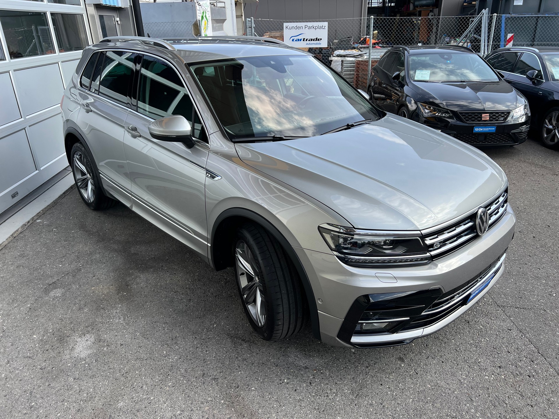 VW Tiguan 2.0TSI Highline R-Line 4x4 DSG *** Anhängerkupplung 2500 kg. * frisch ab MFK * 12 / 24 Mt. Garantie möglich **-image-10