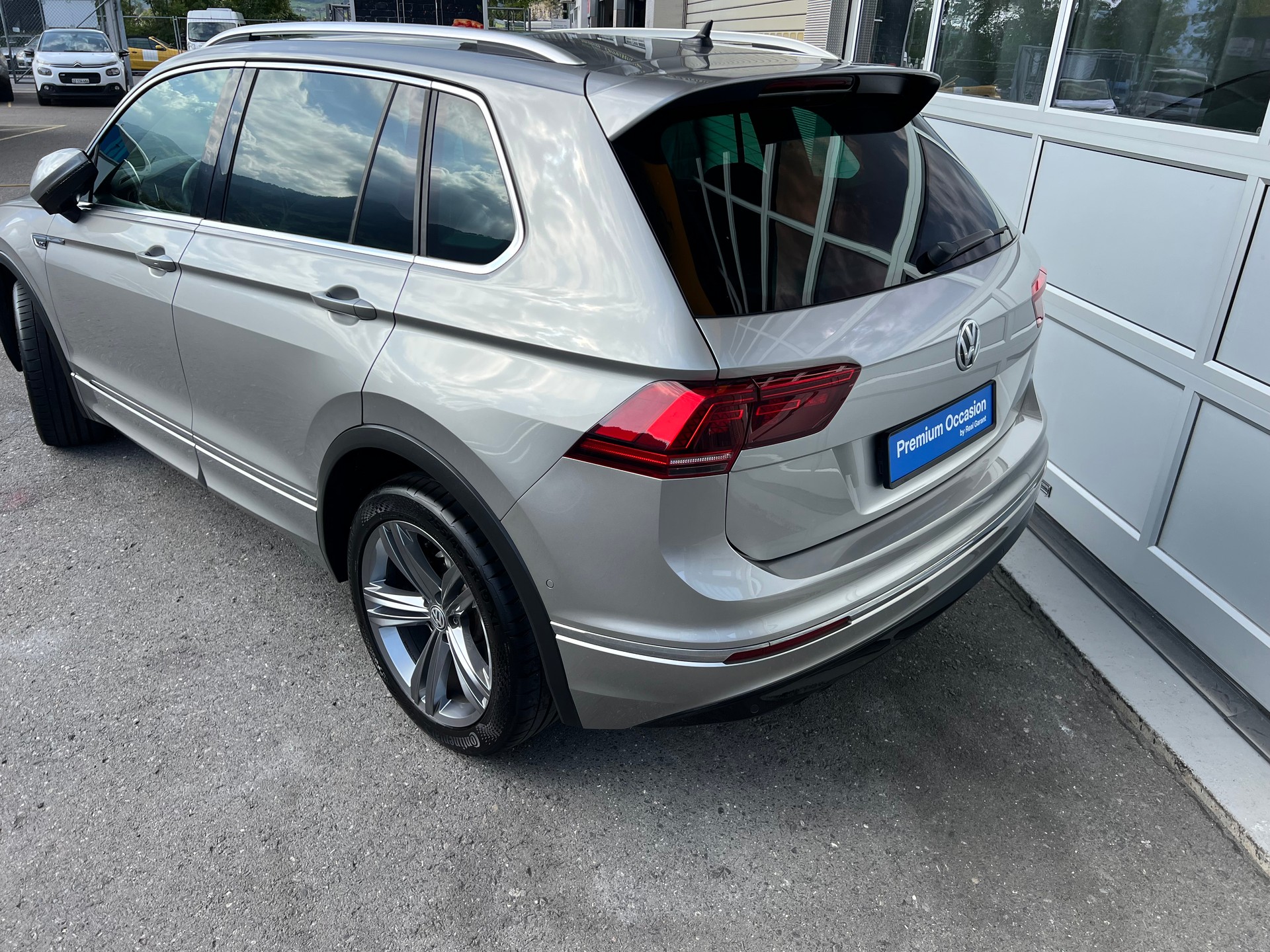 VW Tiguan 2.0TSI Highline R-Line 4x4 DSG *** Anhängerkupplung 2500 kg. * frisch ab MFK * 12 / 24 Mt. Garantie möglich **-image-8