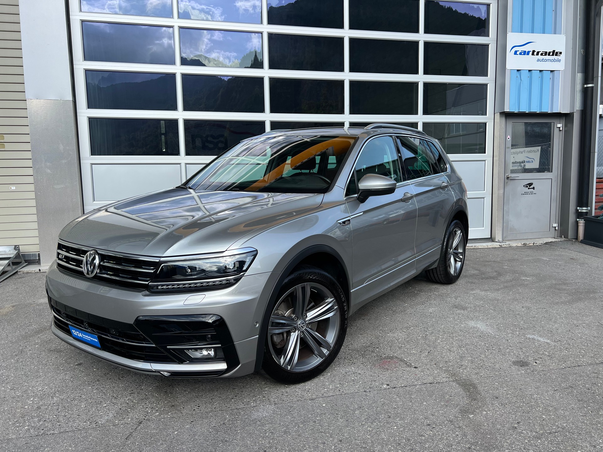 VW Tiguan 2.0TSI Highline R-Line 4x4 DSG *** Anhängerkupplung 2500 kg. * frisch ab MFK * 12 / 24 Mt. Garantie möglich **-image-0
