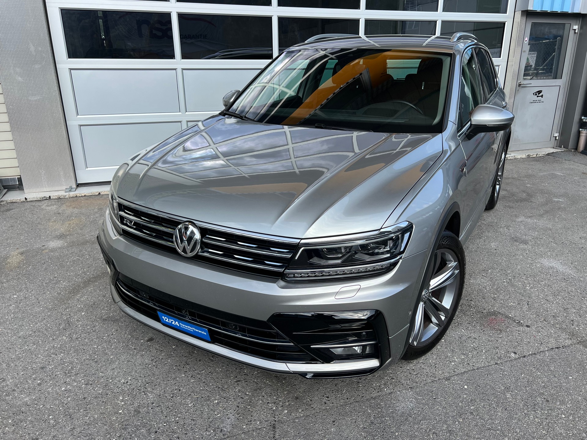 VW Tiguan 2.0TSI Highline R-Line 4x4 DSG *** Anhängerkupplung 2500 kg. * frisch ab MFK * 12 / 24 Mt. Garantie möglich **-image-2