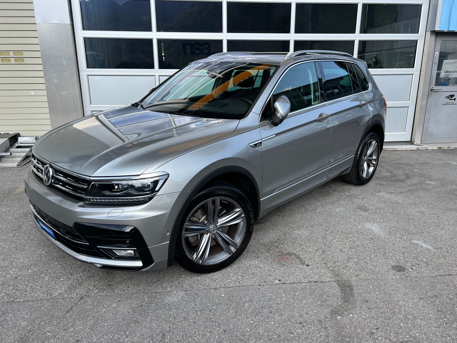 VW Tiguan 2.0TSI Highline R-Line 4x4 DSG *** Anhängerkupplung 2500 kg. * frisch ab MFK * 12 / 24 Mt. Garantie möglich **-image-9