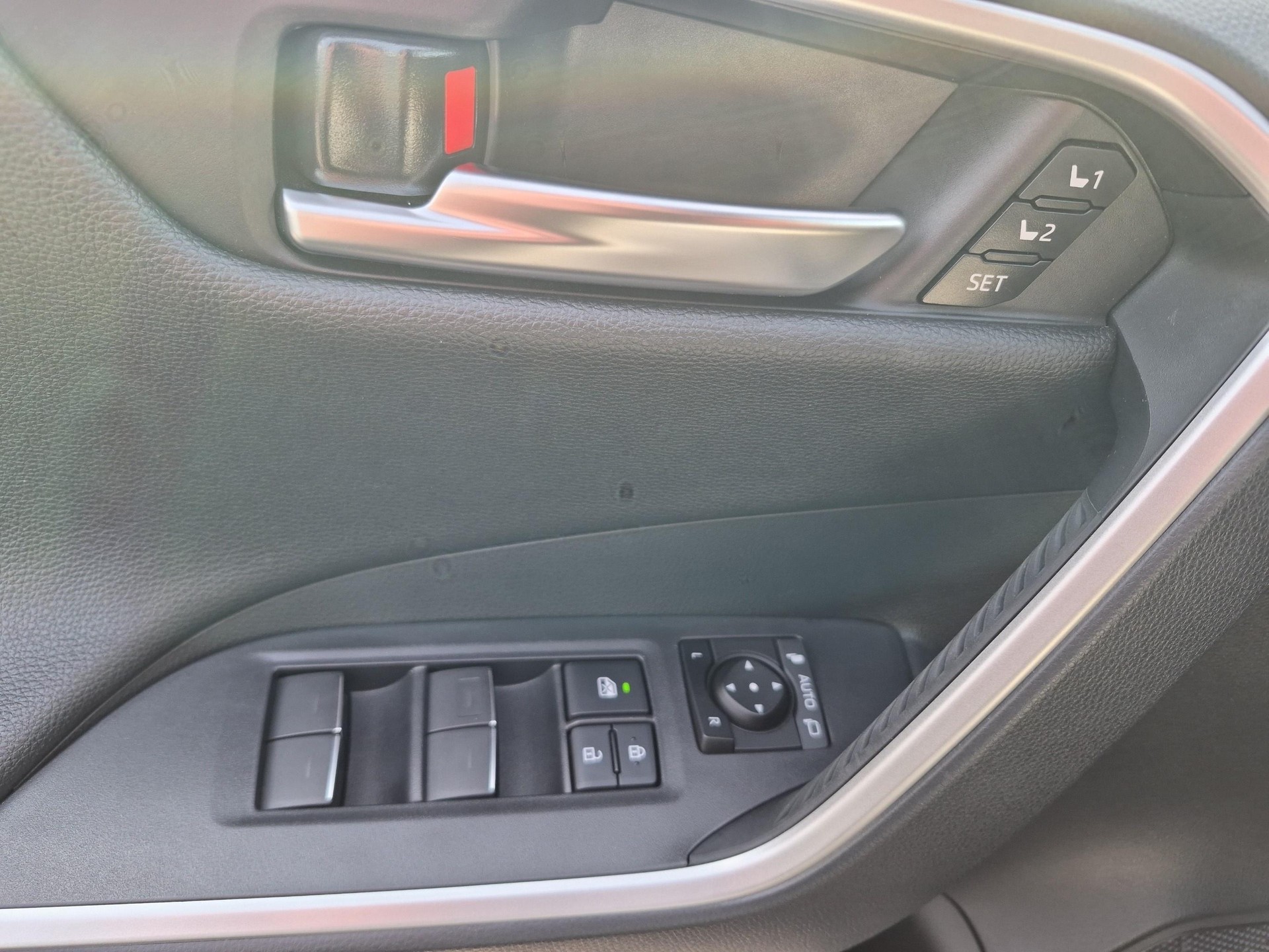 TOYOTA RAV4 2.5 Plug-In-Hybrid Platinum-image-18