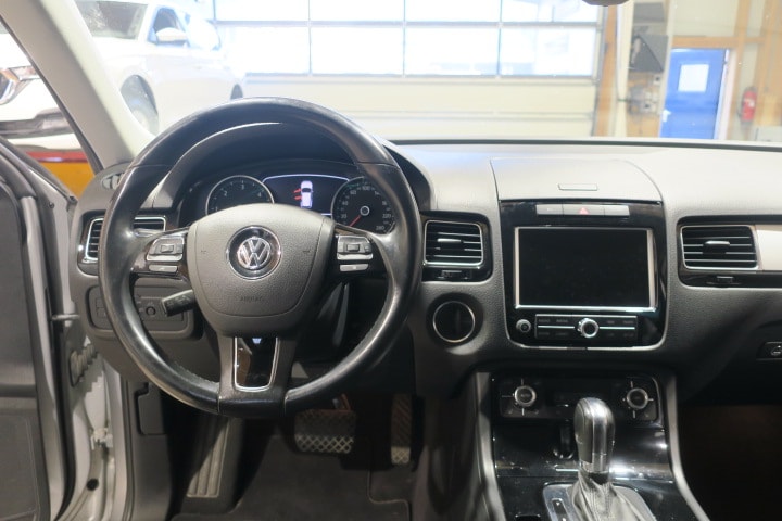 VW Touareg 3.0 TDI BlueMotion Technology Tiptronic-image-6