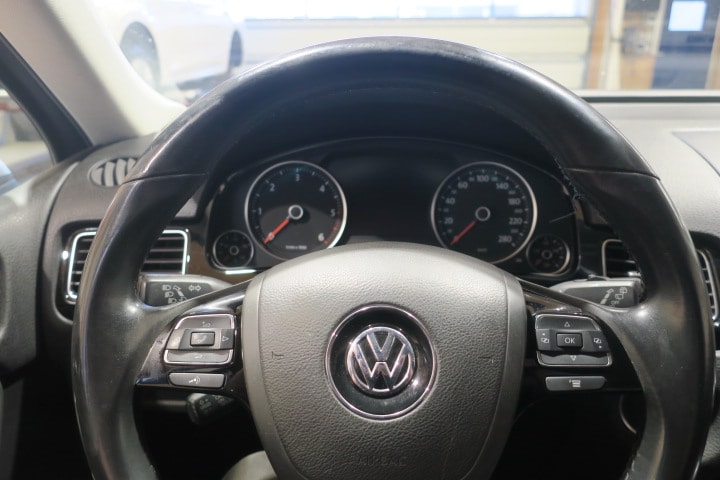 VW Touareg 3.0 TDI BlueMotion Technology Tiptronic-image-12