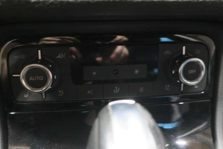 VW Touareg 3.0 TDI BlueMotion Technology Tiptronic-image-9