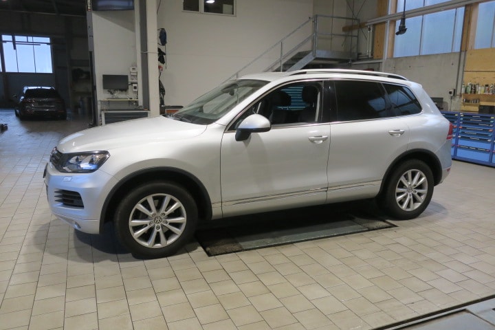 VW Touareg 3.0 TDI BlueMotion Technology Tiptronic-image-1