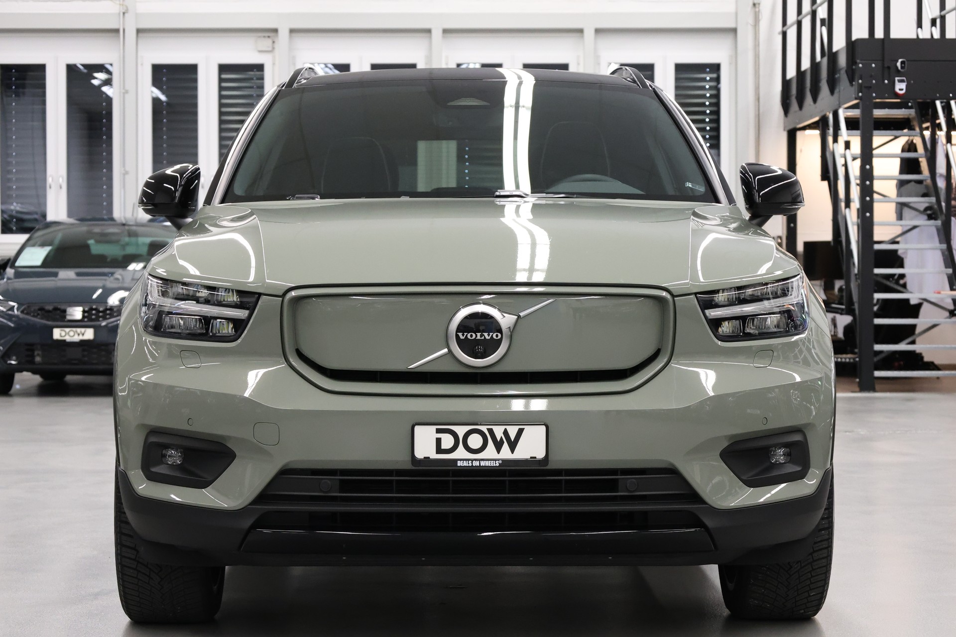 VOLVO XC40 P8 Twin Pro AWD-image-5