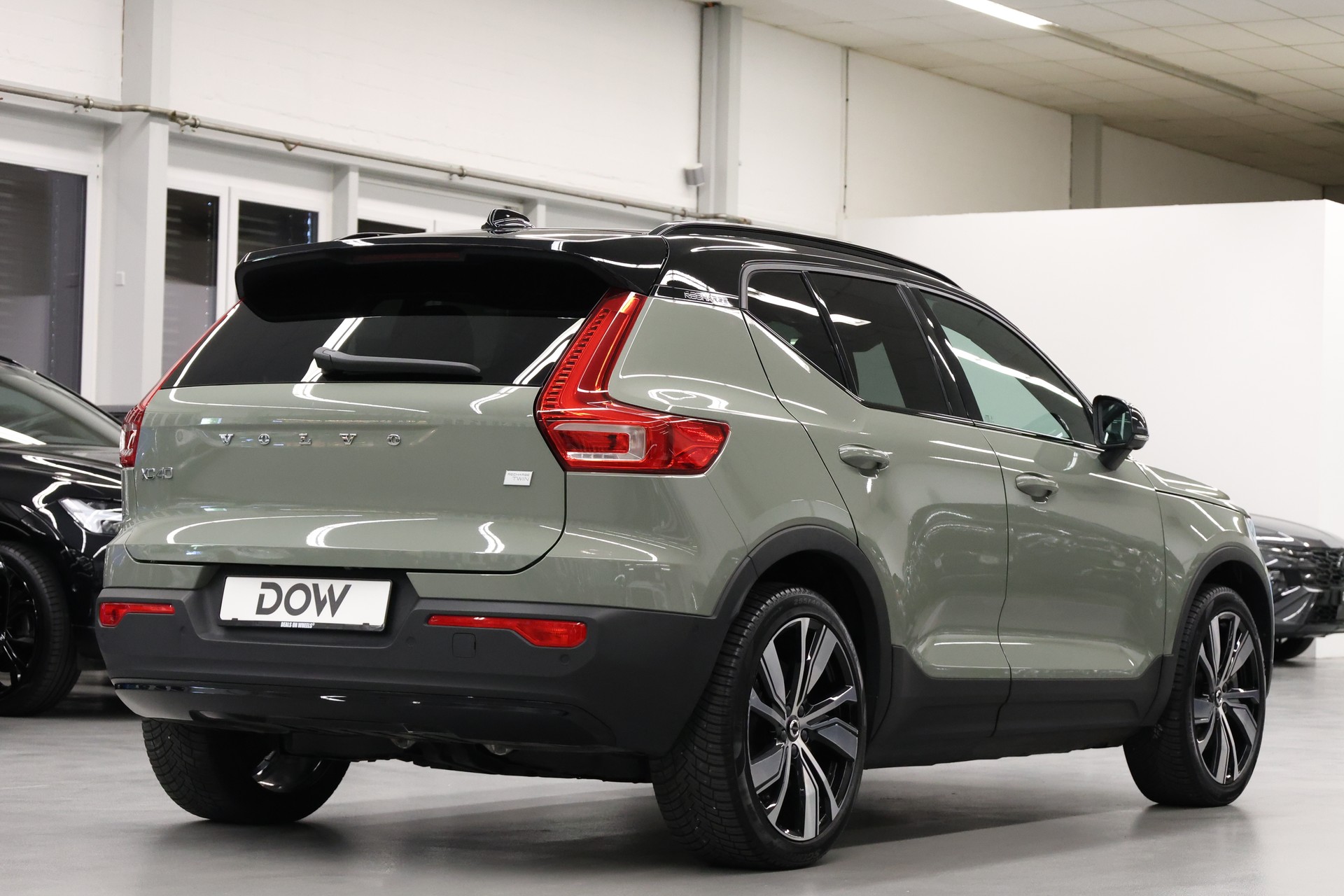 VOLVO XC40 P8 Twin Pro AWD-image-8