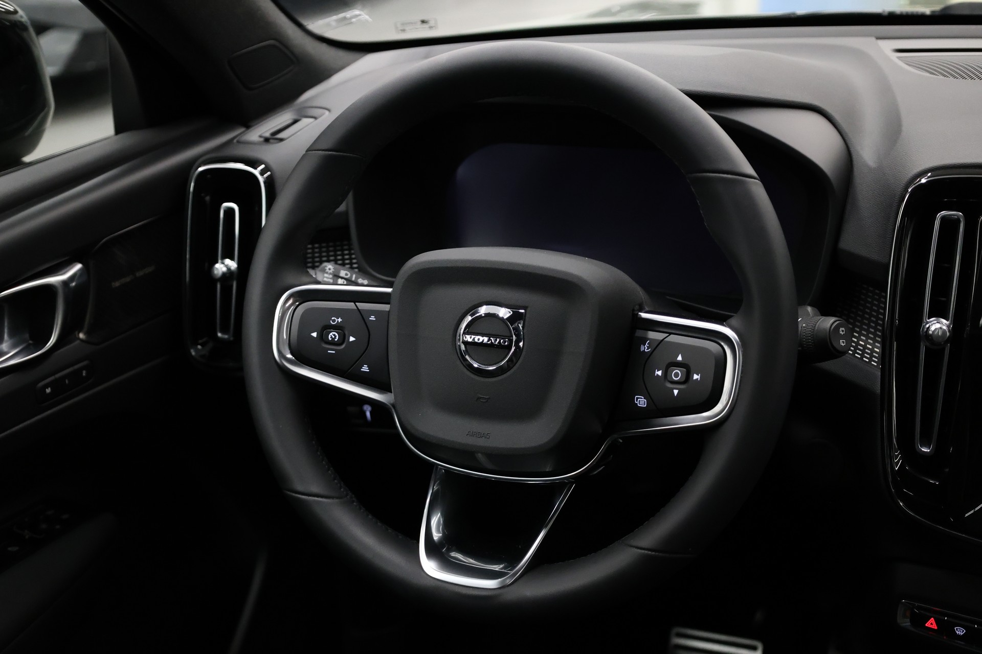 VOLVO XC40 P8 Twin Pro AWD-image-22
