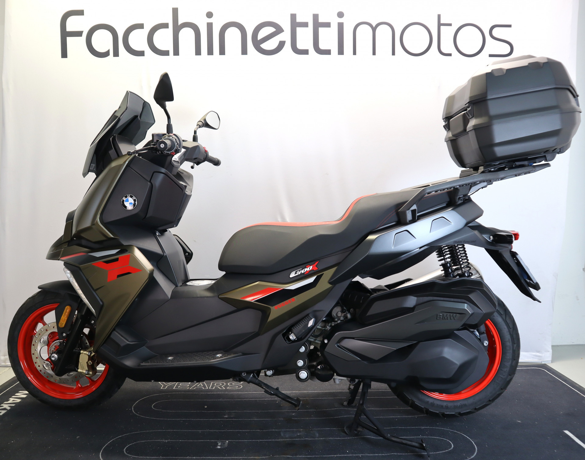 BMW C 400 X Rugged-showroom-element-1