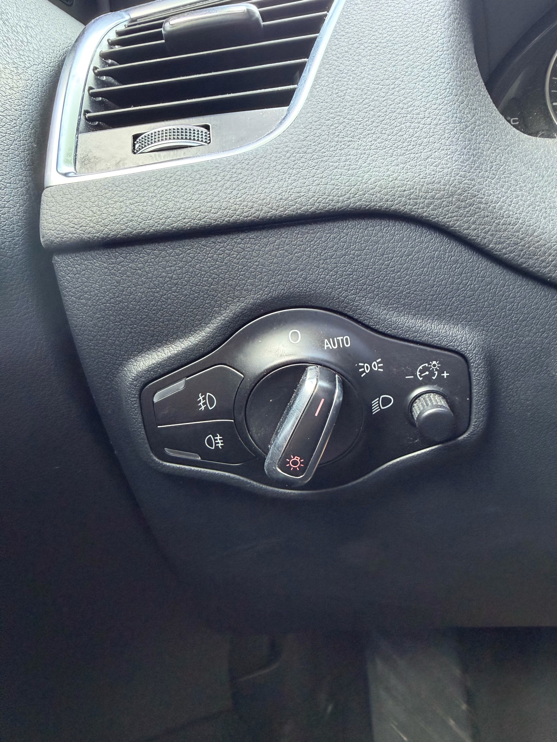 AUDI 2.0 TDI quattro S-Tronic-image-14
