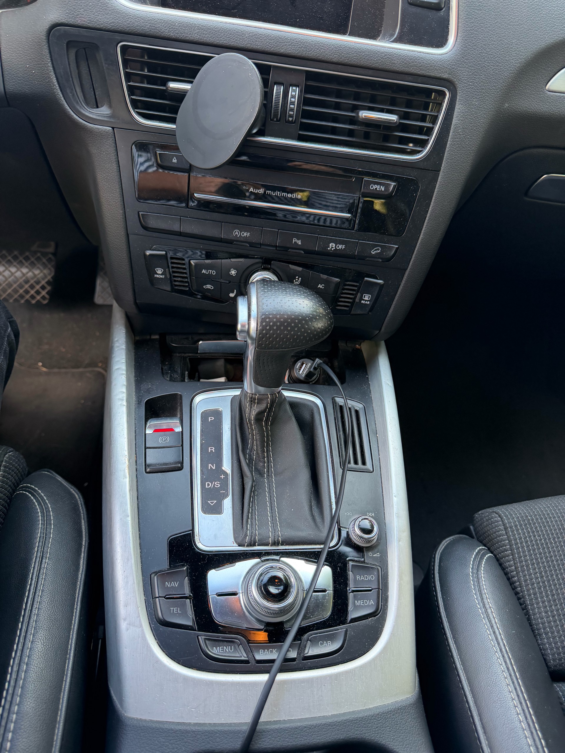 AUDI 2.0 TDI quattro S-Tronic-image-17