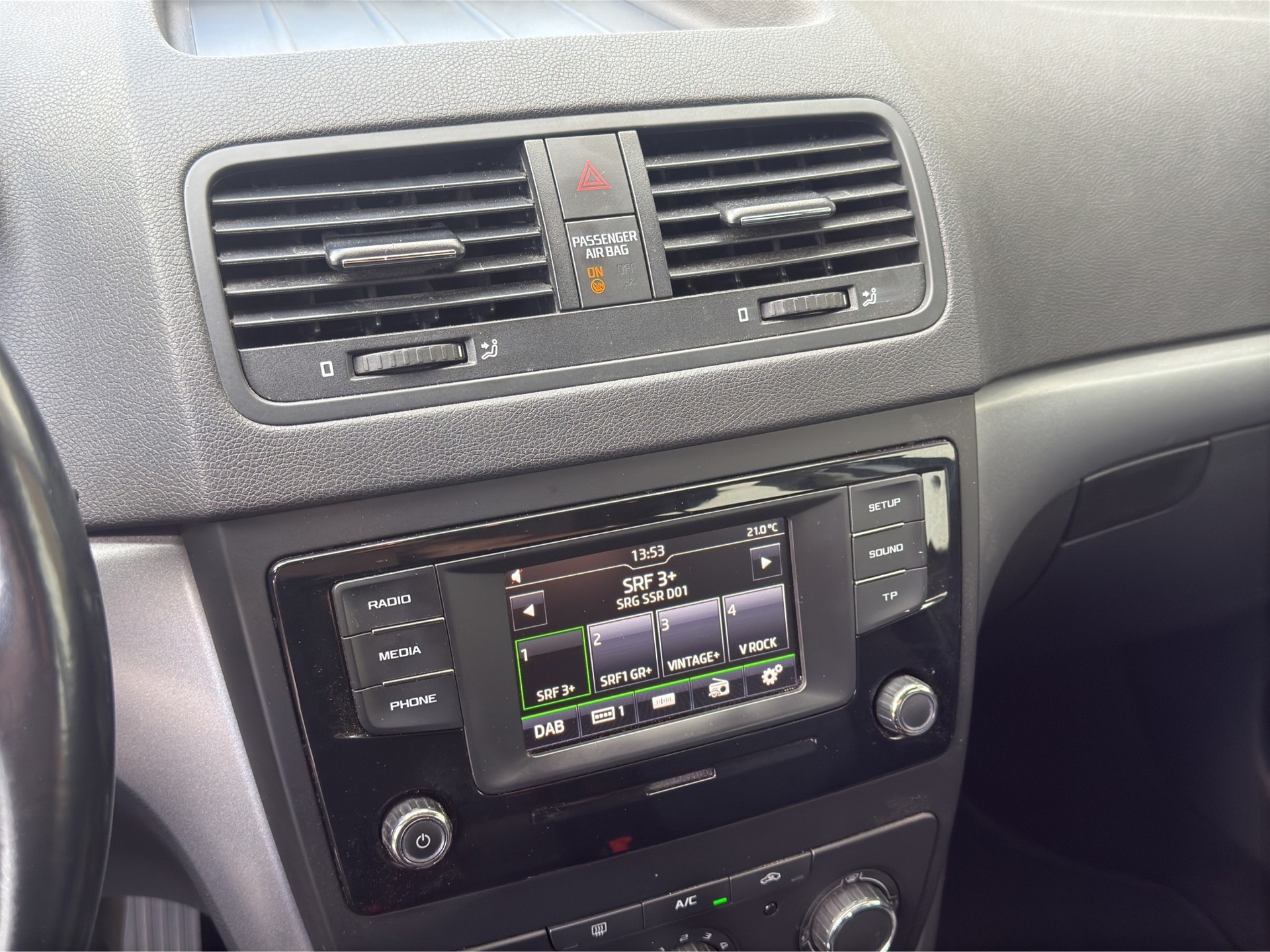 SKODA Yeti 1.4 TSI Active Outdoor 4x4 DSG-image-19