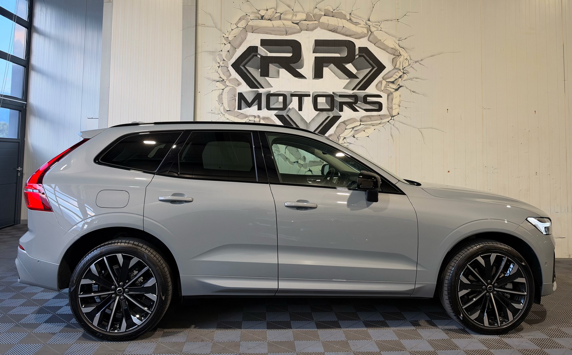 VOLVO XC60 B5 Benzin Mild Hybrid AWD Ultra Dark Geartronic-image-5