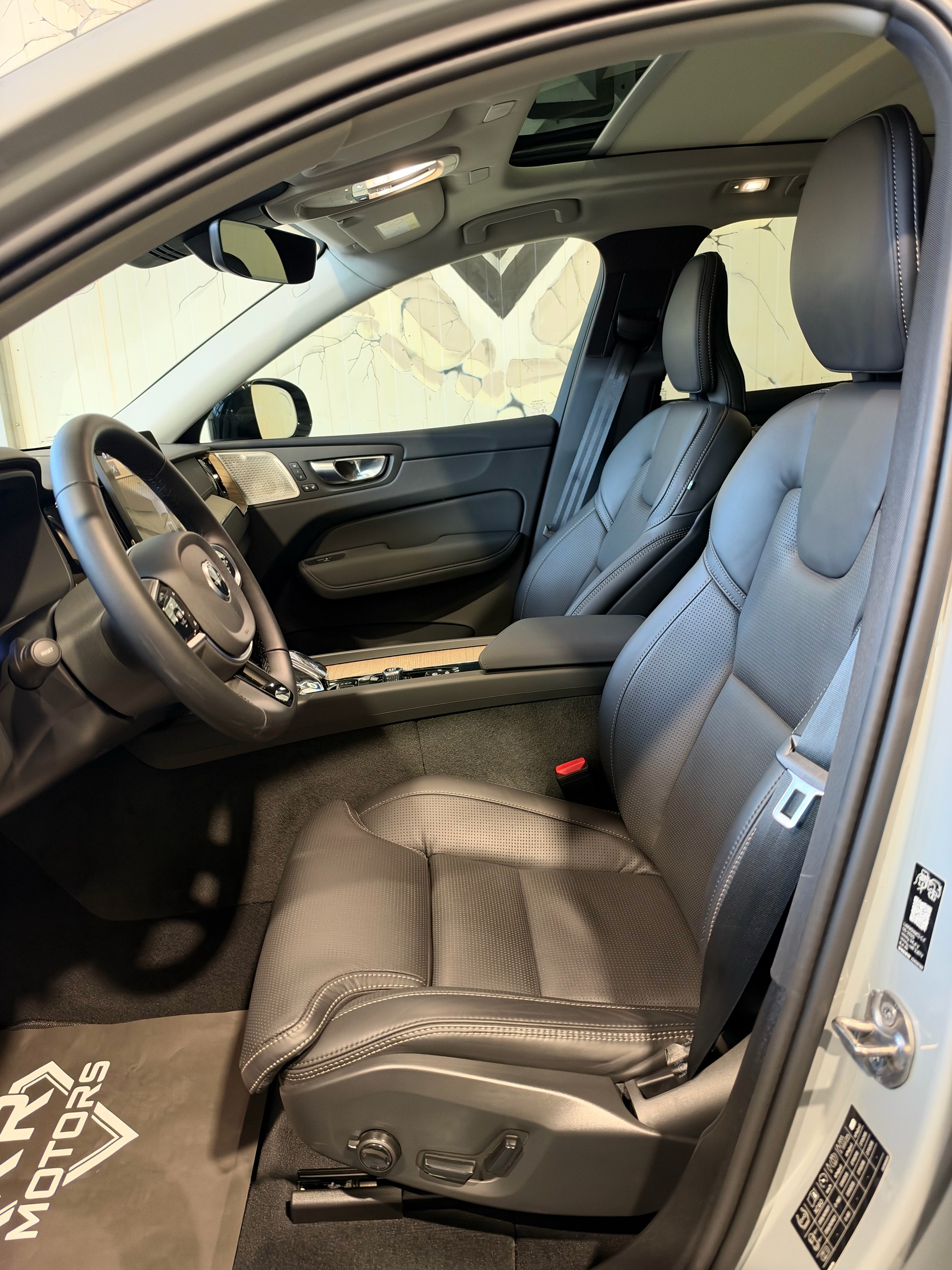 VOLVO XC60 B5 Benzin Mild Hybrid AWD Ultra Dark Geartronic-image-13