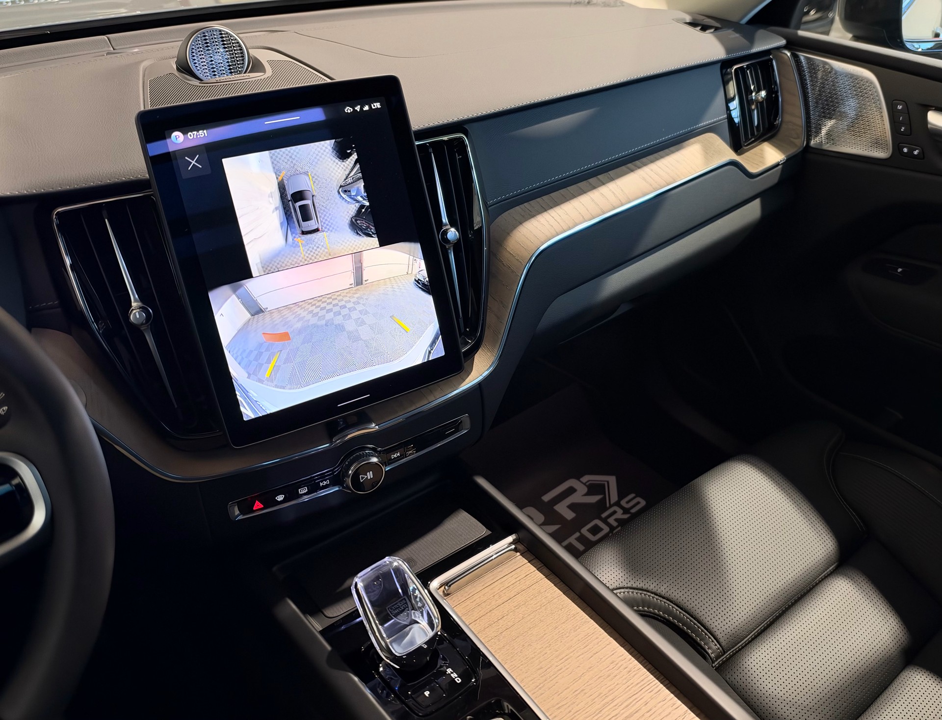 VOLVO XC60 B5 Benzin Mild Hybrid AWD Ultra Dark Geartronic-image-8