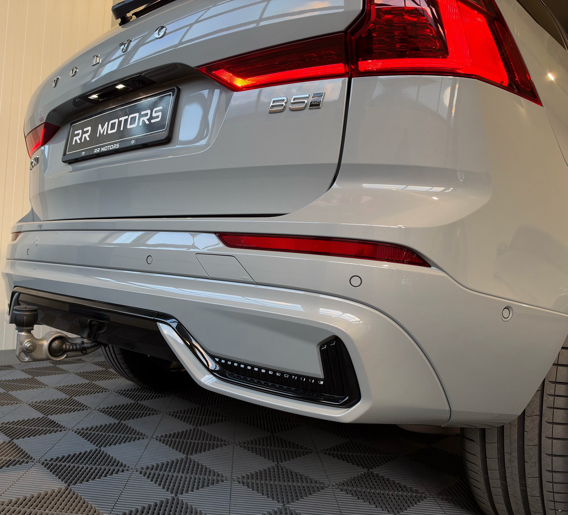 VOLVO XC60 B5 Benzin Mild Hybrid AWD Ultra Dark Geartronic-image-4