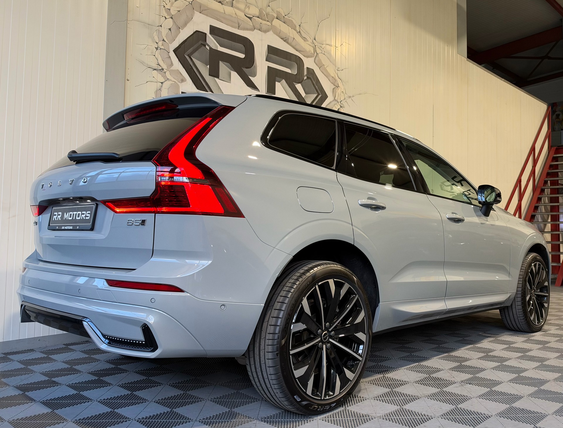 VOLVO XC60 B5 Benzin Mild Hybrid AWD Ultra Dark Geartronic-image-3