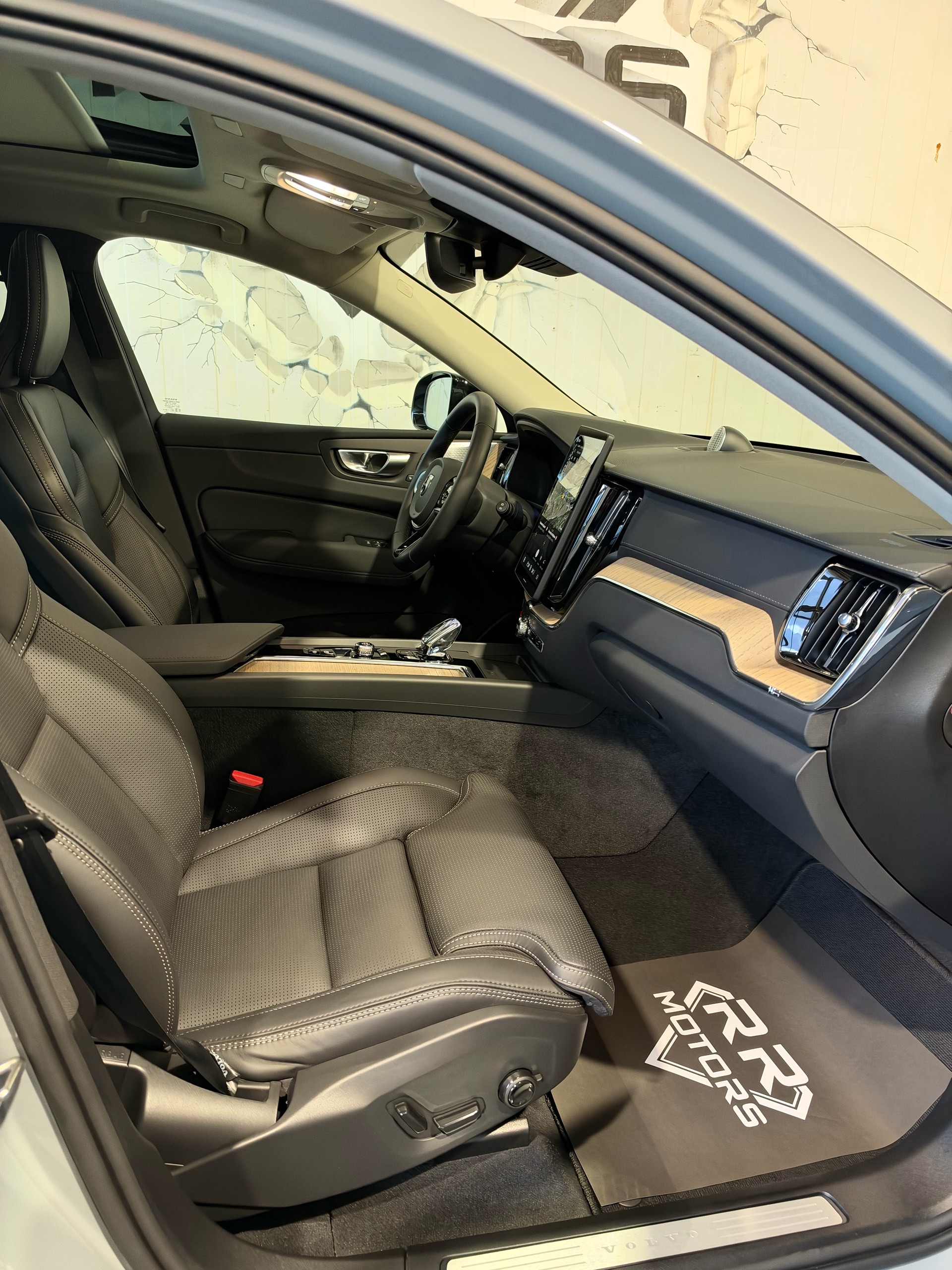 VOLVO XC60 B5 Benzin Mild Hybrid AWD Ultra Dark Geartronic-image-7