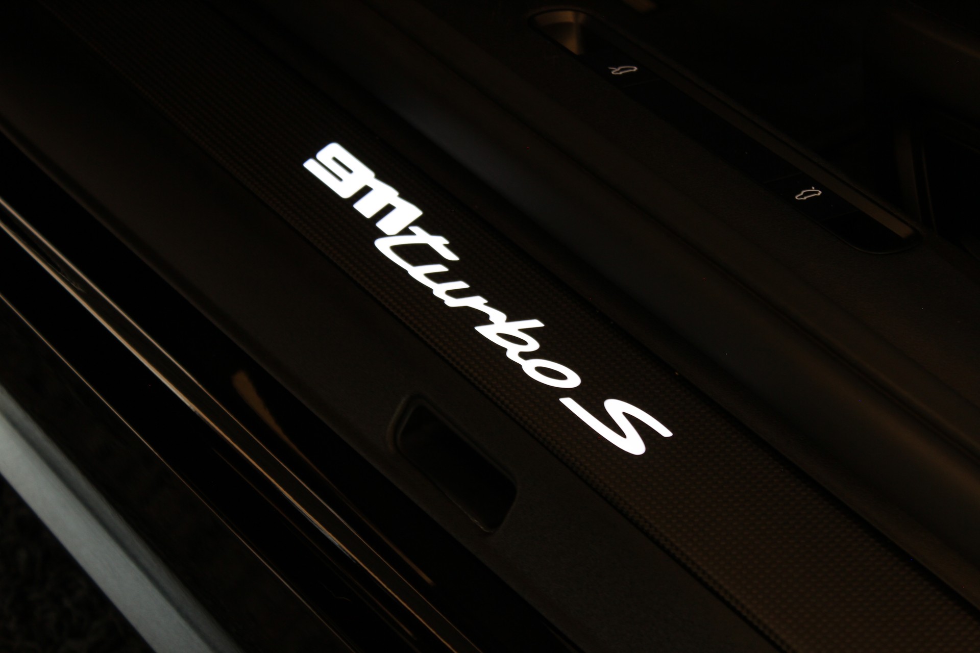PORSCHE 911 Turbo S Cabriolet PDK-image-13