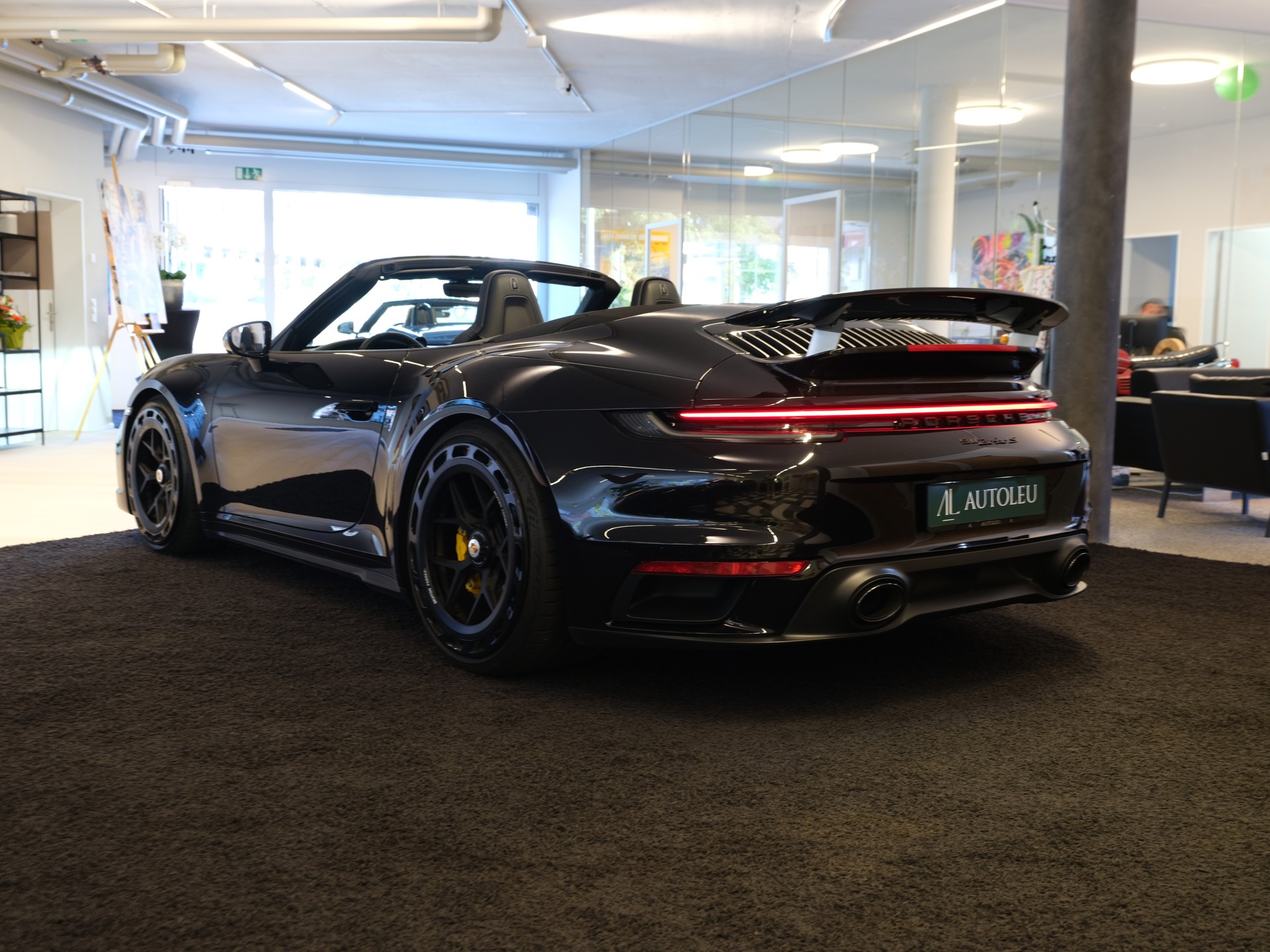 PORSCHE 911 Turbo S Cabriolet PDK-showroom-element-3