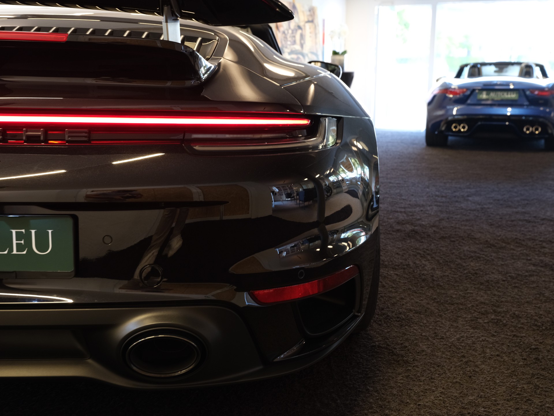 PORSCHE 911 Turbo S Cabriolet PDK-image-8