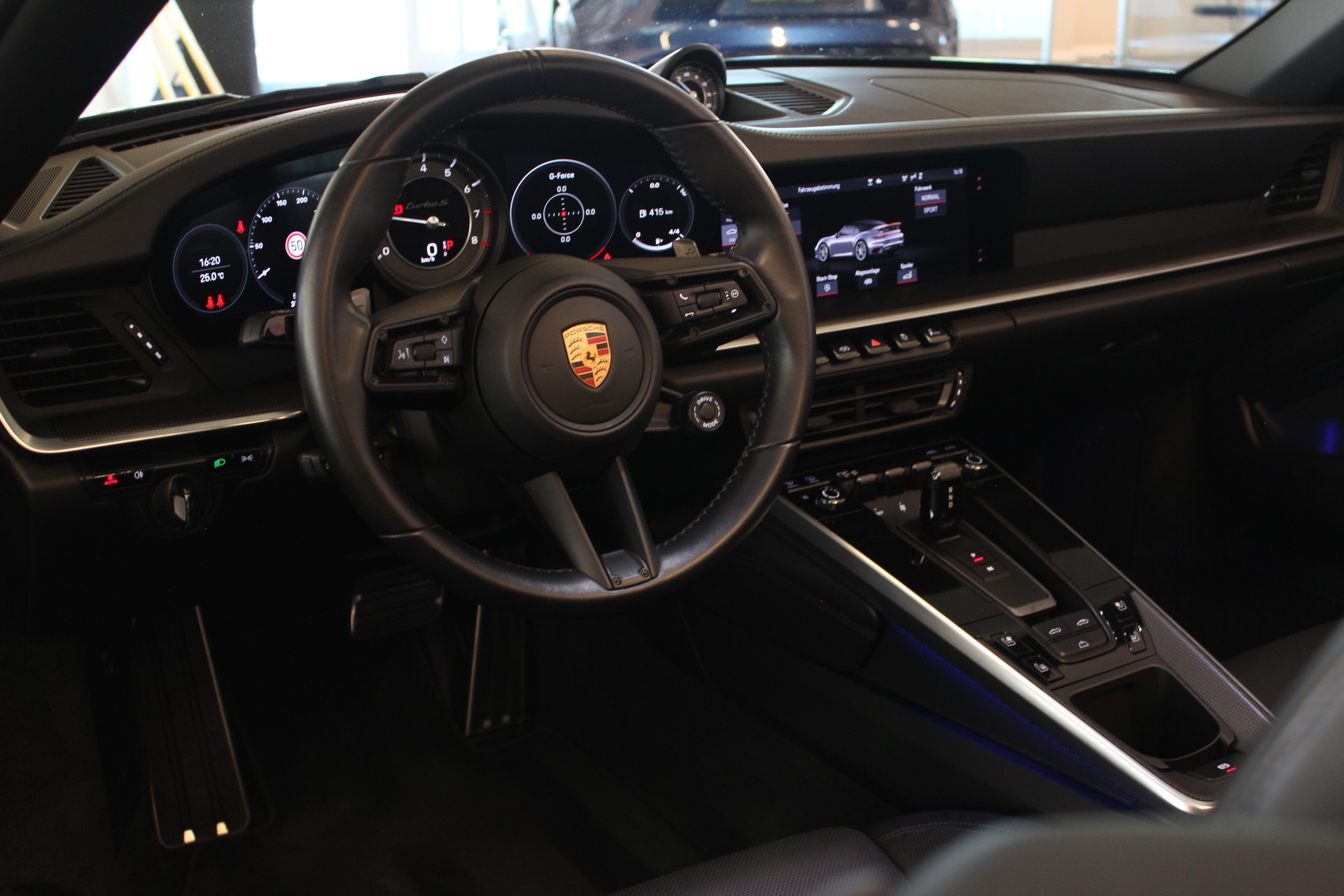 PORSCHE 911 Turbo S Cabriolet PDK-image-16