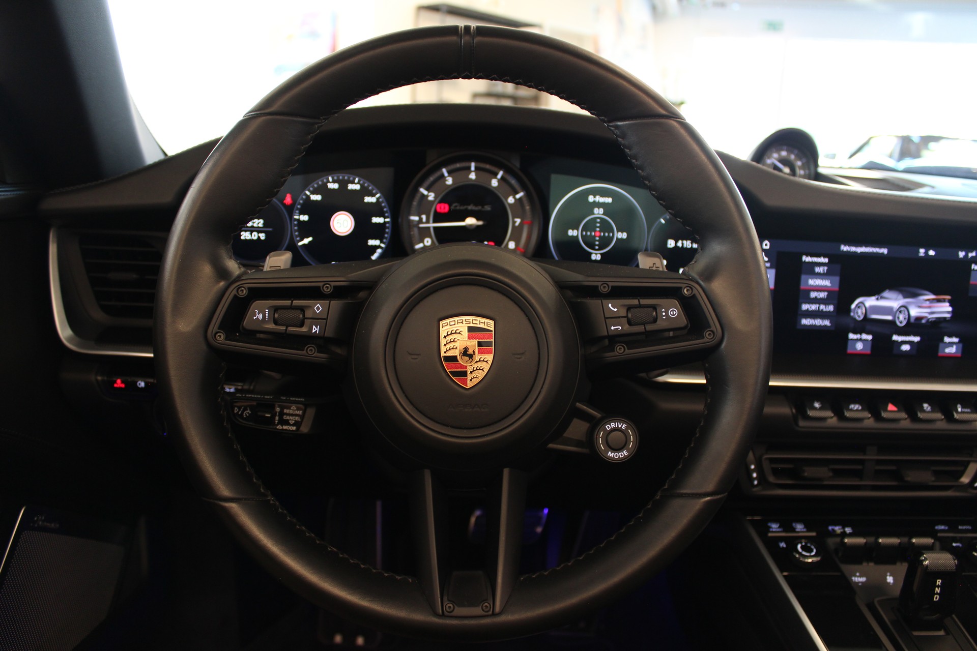 PORSCHE 911 Turbo S Cabriolet PDK-image-17