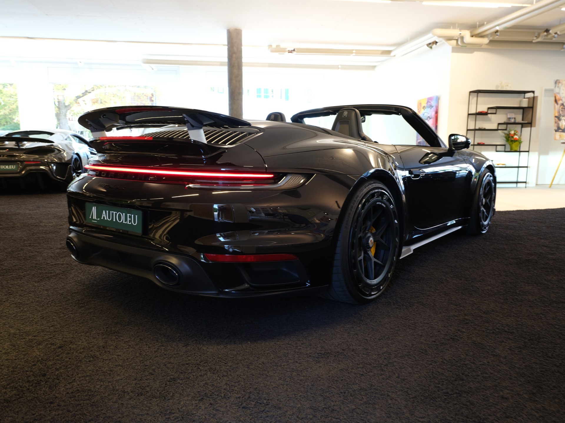 PORSCHE 911 Turbo S Cabriolet PDK-image-5