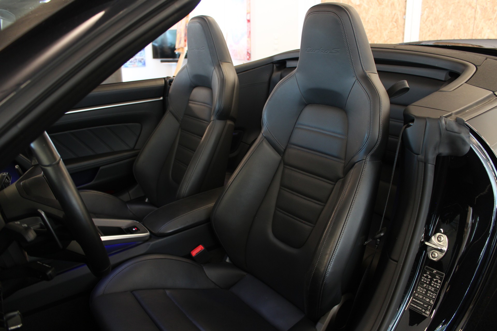 PORSCHE 911 Turbo S Cabriolet PDK-image-14
