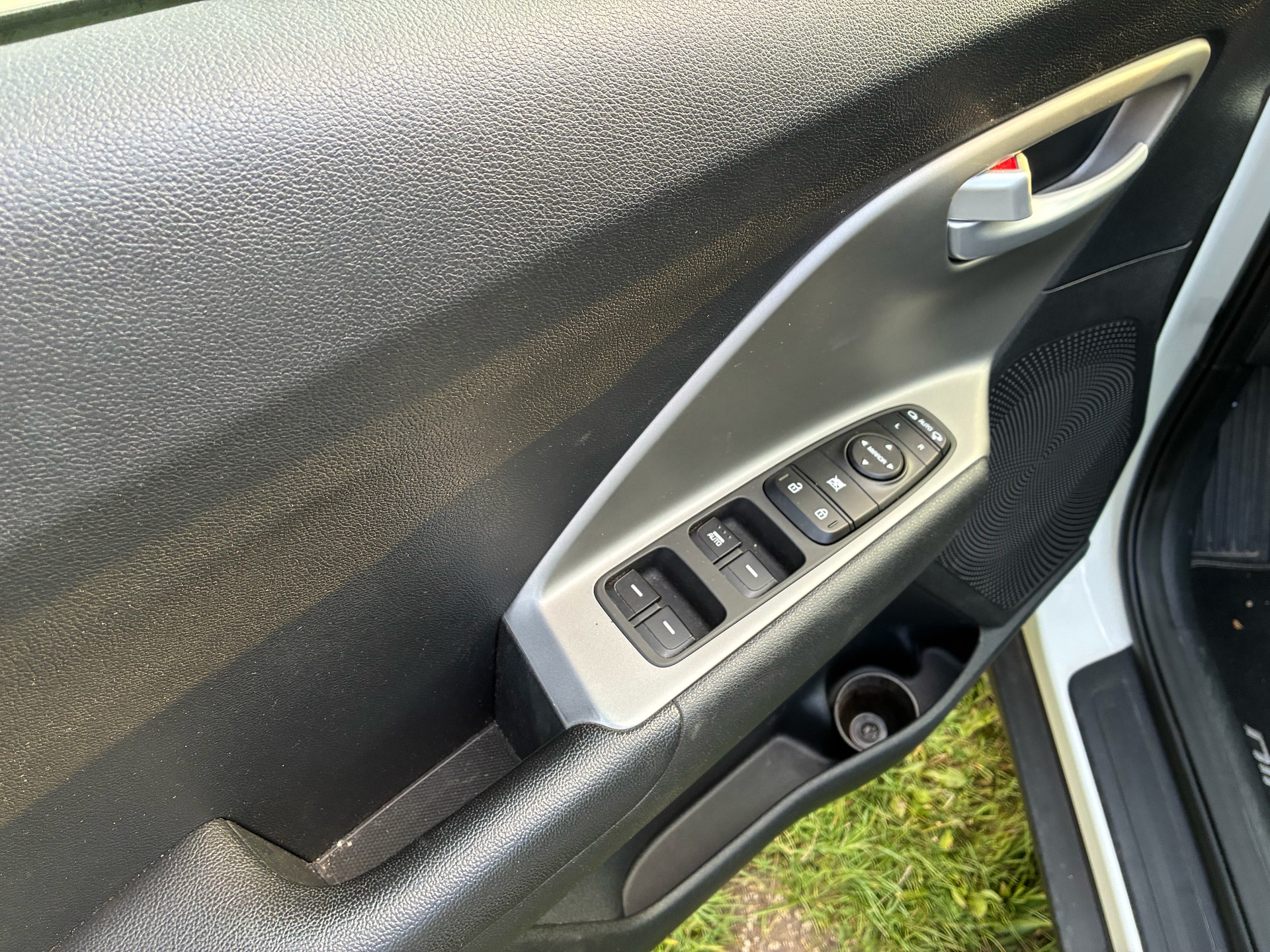 KIA Niro 1.6GDi Hybrid Power 25 DCT-image-12