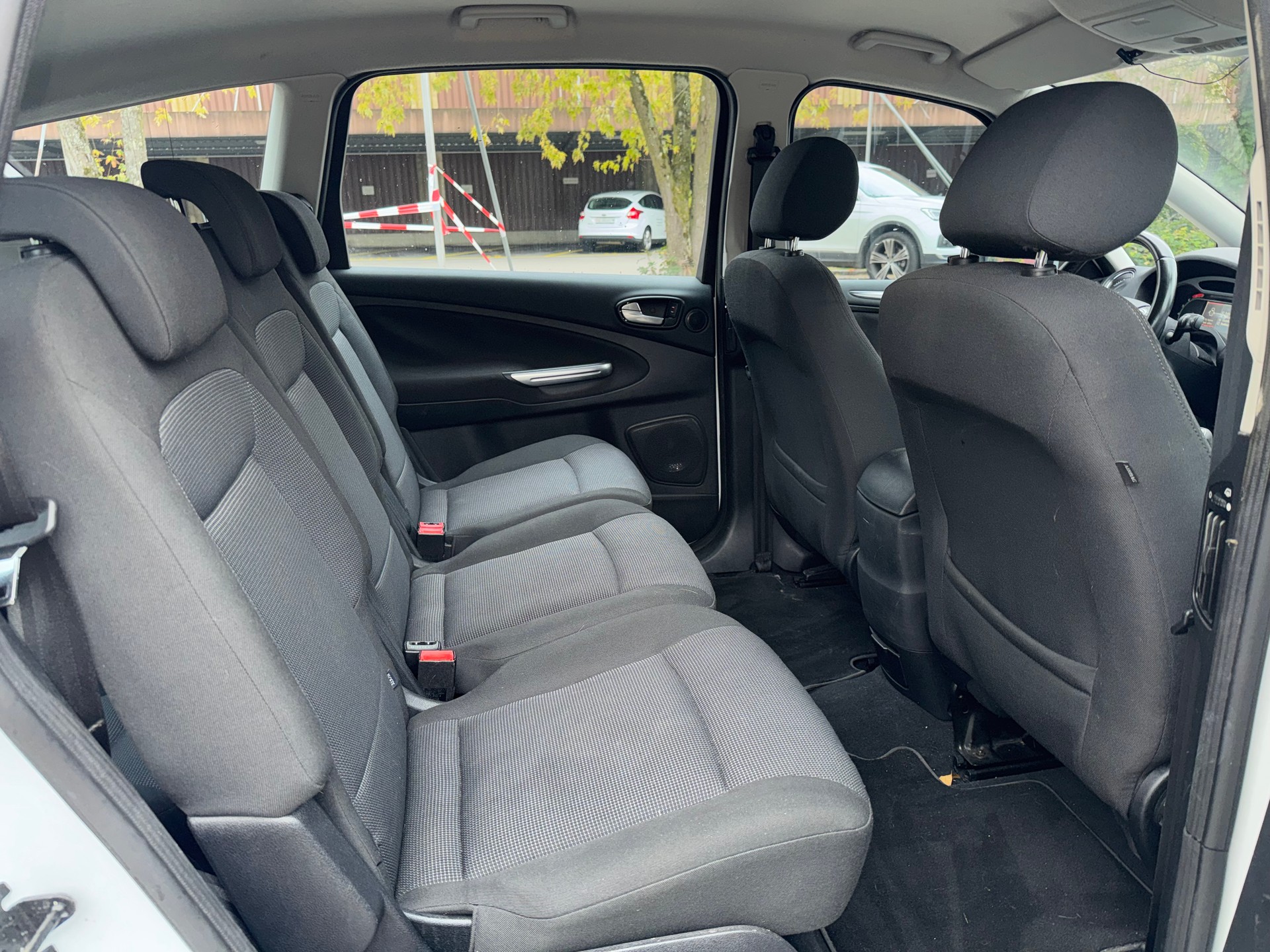FORD S-Max 2.0i Titanium-image-12
